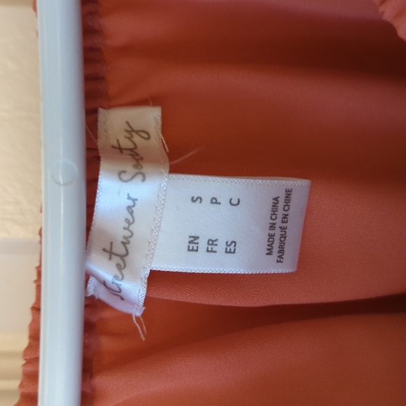 Off-the-shoulder blouse with tie string - Picture 4 of 4